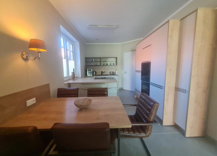 Kleiner zweiter Essbereich und Küche